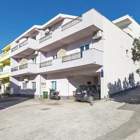 Apartment One-bedroom In Makarska